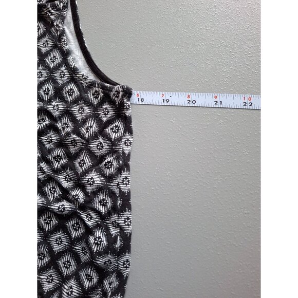 Old Navy Womens Sleeveless V-Neck Top L Black White Geometric Lagenlook Corpcore - Picture 6 of 7
